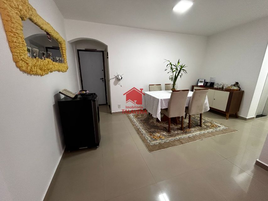 bf6141fb-a02b-43d4-a295-53626beda20e-TALAVERA APARTAMENTO Fundacao 18689 Dimensões, características e localização do imóvel:

Área: 86m²

03 dormitórios - 01 sala para 02 ambientes - 01 banheiro social - 01 banheiro de empregada - 01 área de serviço – 01 cozinha – 01 vaga.

Prédio com elevador e salão de festas.

Imóvel fica próximo do Centro de São Caetano do Sul.

Vamos visitar?
