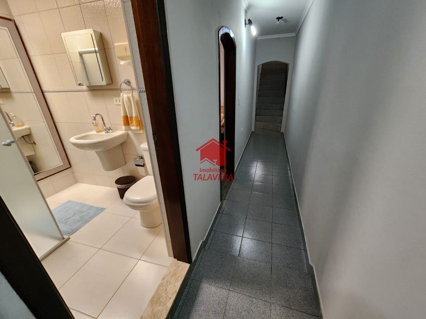 c327f8df-e195-4280-b59b-4d14244b8aef-TALAVERA CASA Osvaldo Cruz 18260 Dimensões, características e localização do imóvel:

Área Construída: 240m²
Área do Terreno: 160m²
Frente: 8,00m²

Casa com 02 dormitórios (01 suíte com banheira) - sala - cozinha - banheiro social - área de serviço - quintal amplo no centro do imóvel - varanda - 02 vagas.

O imóvel conta com um comércio.

Imóvel fica próximo da rua Visconde de Inhaúma, Parque Chico Mendes, Park Shopping São Caetano e Hospital São Luiz.

Vamos visitar?

