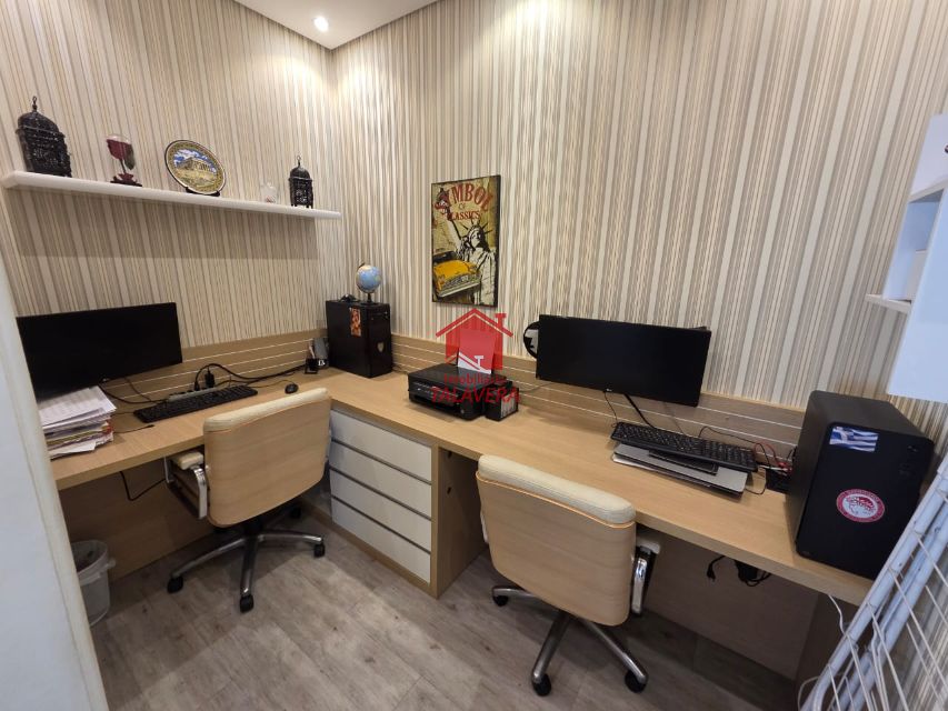 c5a648dc-d8af-4f69-bffa-33de89ed87d7-TALAVERA APARTAMENTO Espaco Ceramica 20477 Apartamento á venda 135 m com 3 dormitórios sendo 3 suítes, Alto Padrão Mobiliado, com varanda (sacada) gourmet, com conforto e sofisticação no melhor de São Caetano do Sul.
Apartamento mobiliado. 2 vagas.
Características do imóvel:
3 suítes ( dormitórios ) espaçosas, com acabamentos de bom gosto
Sala espaçosa com 2 ambientes, lavabo e iluminação natural abundante
Varanda gourmet com churrasqueira e fechamento em vidro perfeita para receber seus familiares e seus amigos
Cozinha ampla, planejada, integrada ao espaço com estilo e praticidade
Área de serviço com banheiro.
2 vagas de garagem privativas e bem localizadas

Vamos visitar?