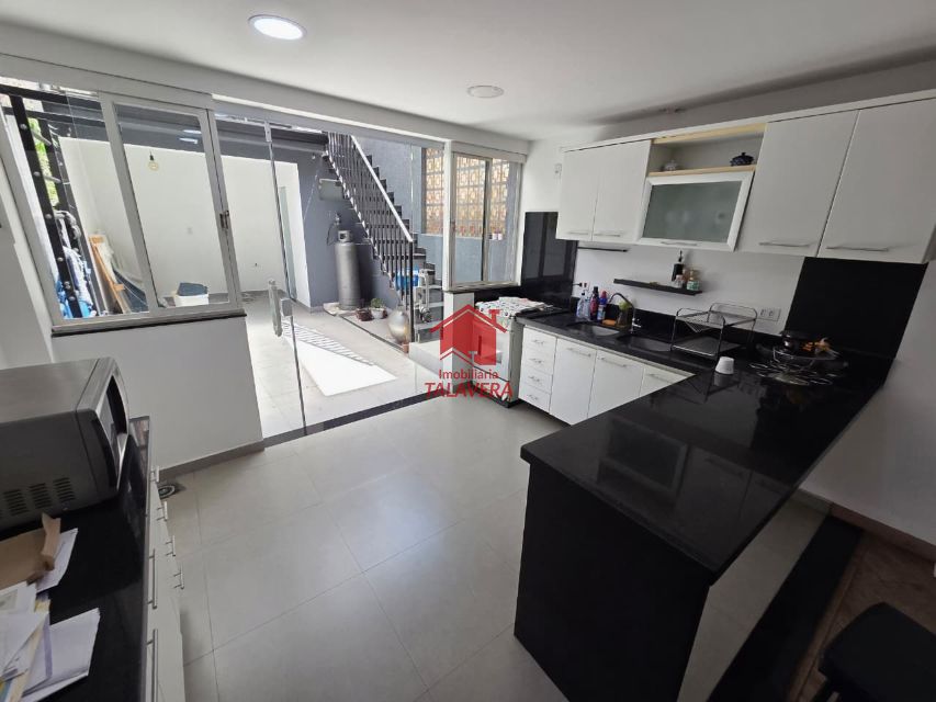 c86706a2-3351-4062-a28d-d0904c7944f6-TALAVERA CASA Osvaldo Cruz 20705 Sobrado  de 180m² com 02 dormitórios sendo 02 suítes ,01 sala para 02 ambientes, 01 cozinha conceito aberto ,01 lavabo, 01 área de serviço com quintal , dispensa  01 vaga de garagem , portão automático, ar condicionado na suite fundos, torneira com aquecimento 

Imóvel fica bem localizado .

Vamos visitar?
