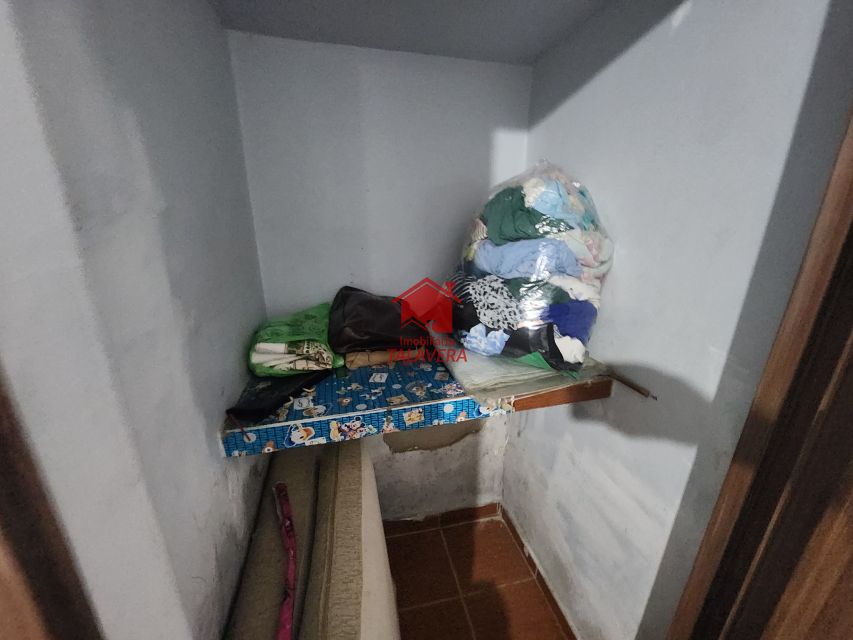 c957a83c-bf5c-4d37-89fe-db0789f731f5-TALAVERA CASA Santa Paula 19941 Casa para venda com sala, 02 dormitórios, 02 banheiros, cozinha, área de serviço, quintal e 02 vagas.

141,36m terreno
184,00m construção

Vamos visitar?