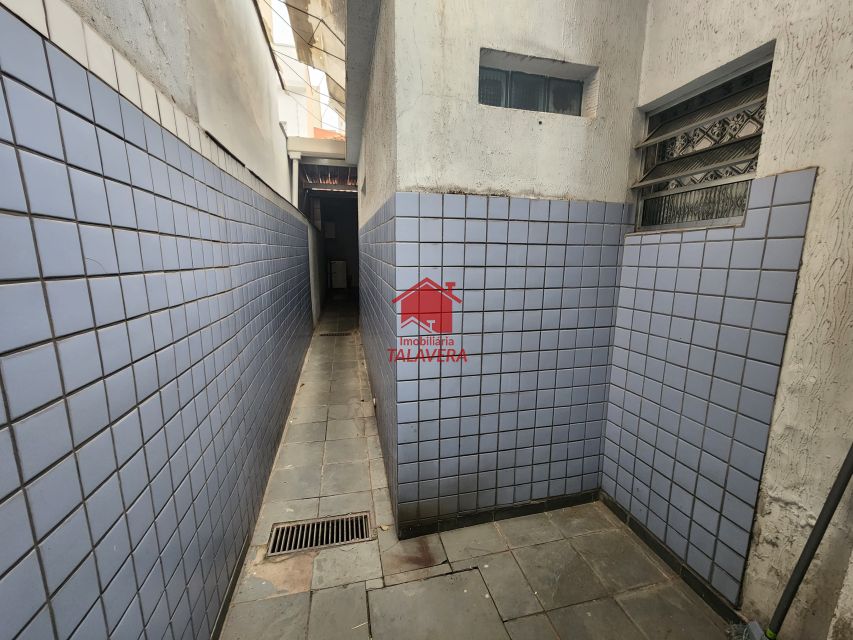 c9a8e5e7-5dc9-475e-b5ee-8c38f5e90da8-TALAVERA CASA Santa Paula 19945 Casa para venda com sala, 02 dormitórios, 02 banheiros, cozinha, área de serviço, quintal e 02 vagas.

141,36m terreno
184,00m construção

Vamos visitar?