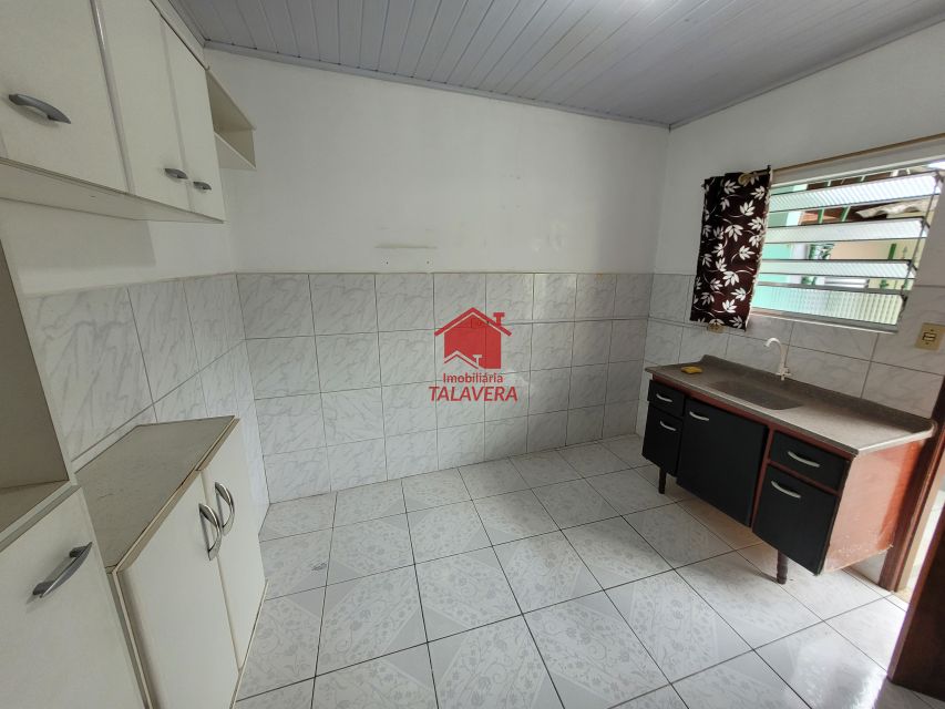 cbf64cc4-c638-402b-8073-69b973b78b32-TALAVERA CASA Sao Jose 20013 Imóvel com 458m de terreno - 395m de construção

São 06 casas com tamanhos próximos (30m) com 03 cômodos. 
01 casa principal com 02 dormitórios, sala, cozinha ,área de serviço e vaga para 02 carros. Conta também com um amplo salão de aprox. 100m com banheiro.
(algumas imagens - para ter conhecimento total das casas, somente com agendamento, imóveis alugados). Excelente opção para renda.

Vamos visitar?