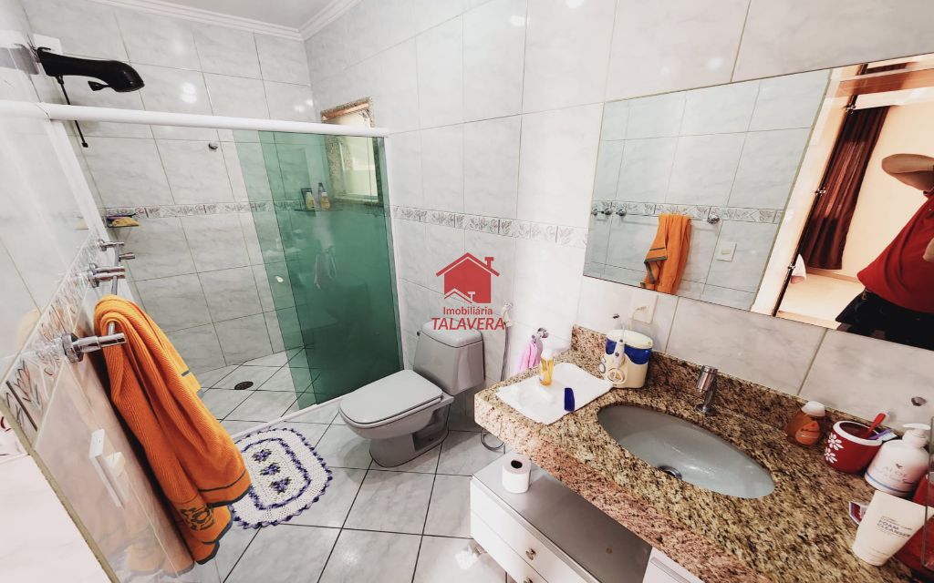 ce149165-3537-4809-83f2-6953b68d5ddf-TALAVERA CASA Nova Gerty 14741 Ótimo Imóvel Residencial e/ou Comercial!

A região é ótima para você que busca praticidade, segurança e entretenimento, agende já uma visita!

Dimensões e características do Imóvel:
Área Construída: 572m²
Frente: 8,00m²
Fundos: 27,00m²
6 Banheiros - 5 Dormitórios - 1 Suíte - 15 Vagas - Área Gourmet (Churrasqueira) - Cozinha - Elevador - Interfone - Sacada - Sala 2 ambientes - Salão de Festa. 

Vamos visitar?