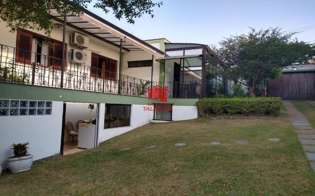 TALAVERA CASA Osvaldo Cruz 6770 Ótima Casa Residencial!
O imóvel encontra-se em um local privilegiado. Com fácil acesso a Rua Amazonas, Rua Oswaldo Cruz, Rua Bom Pastor e Rua Cavalheiro Ernesto Giuliano. Acesso fácil e rápido para São Paulo, São Bernardo do Campo e Santo André. Diversas opções de comércios como farmácias, lojas, perfumarias, padarias e muito mais.

A região é ótima para você que busca praticidade, segurança e entretenimento, agende já uma visita!

Principais características:
Casa com metragem privilegiado - acabamento de primeira - potencial para ampliar - piscina - churrasqueira - vaga para mais de 10 carros

Dimensões e características do Imóvel:
Área do Terreno: 514m²
Frente: 16,00m²
Fundos: 34,00m²
03 Dormitórios - 01 suíte - sala com 04 ambientes - 05 Banheiros - 01 Suíte - 10 Vagas - Área de Serviço - Armário Embutido - Armário de Cozinha - Churrasqueira - Cozinha - Elevador - Entrada Lateral - Estuda Permuta - Hall - Piscina - Quintal.

Vamos visitar?
05/04/2022