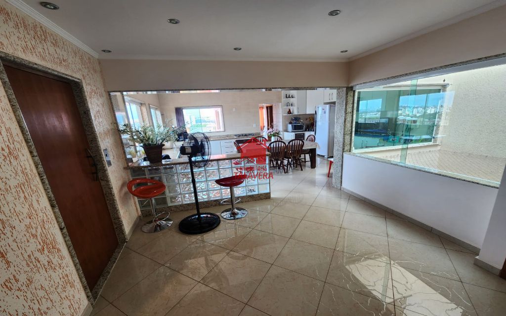 d1479dbc-5c5a-449b-8fd4-6ddbfd5524bb-TALAVERA CASA Nova Gerty 14737 Ótimo Imóvel Residencial e/ou Comercial!

A região é ótima para você que busca praticidade, segurança e entretenimento, agende já uma visita!

Dimensões e características do Imóvel:
Área Construída: 572m²
Frente: 8,00m²
Fundos: 27,00m²
6 Banheiros - 5 Dormitórios - 1 Suíte - 15 Vagas - Área Gourmet (Churrasqueira) - Cozinha - Elevador - Interfone - Sacada - Sala 2 ambientes - Salão de Festa. 

Vamos visitar?