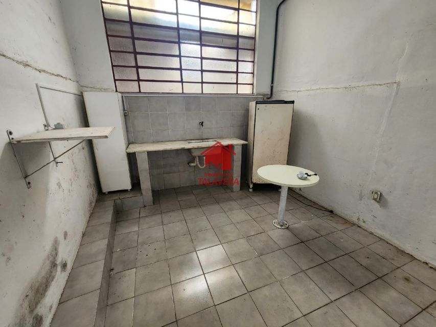 d2837ef0-505f-4dc6-8408-87340e9cc2d2-TALAVERA COMERCIAL Osvaldo Cruz 20115 Salão Comercial 

Salões Principais 80 m²

Piso Superior 
02 banheiros 
03  salas 


Piso Inferior 
130m² 

02 banheiros 
03 salas 
01 corredor aberto 

Imovel fica muito bem localizado 

Vamos Visitar 