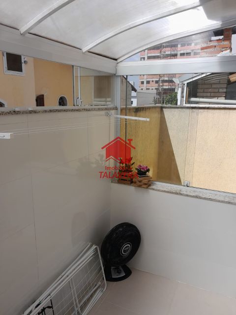 d34b4d3a-9349-4abe-89fc-a5255a16acf7-TALAVERA APARTAMENTO Campestre 20744 Detalhes do imóvel:

64 m²
02 dormitórios, sendo 01 suíte
Sala confortável
Cozinha ampliada
Lavanderia separada

Área frontal fechada com cobertura retrátil, ampliando a cozinha
Área dos fundos com cobertura fixa e janelas, utilizada como lavanderia

Móveis planejados na Cozinha - Sala - Banheiros - Suíte - Lavanderia (apenas o segundo quarto não possui planejados)
