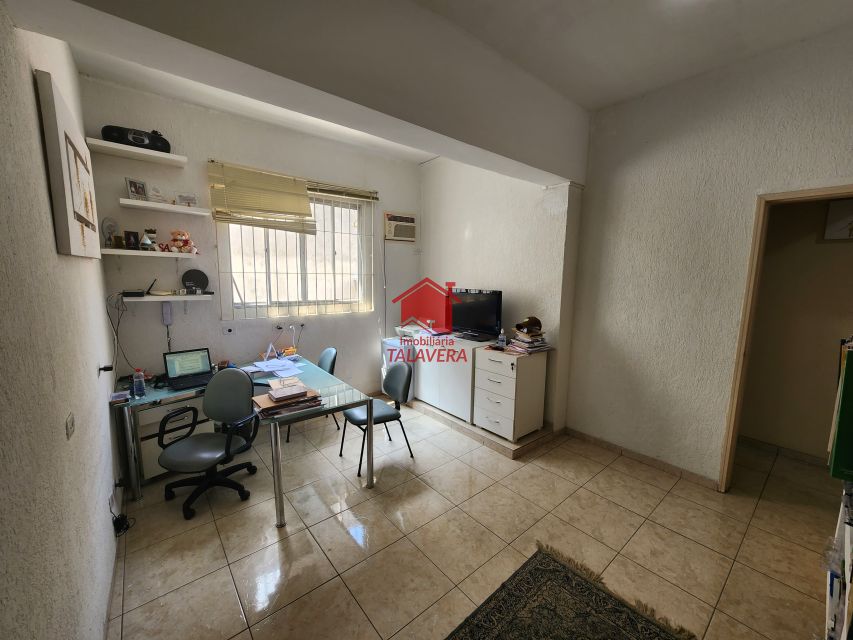 d606ce62-6885-4461-b73c-418238395bc6-TALAVERA SALA COMERCIAL Centro 19954 Sala comercial com 31,40m
Primeiro andar - com escada.
Localização privilegiada.

Vamos visitar?