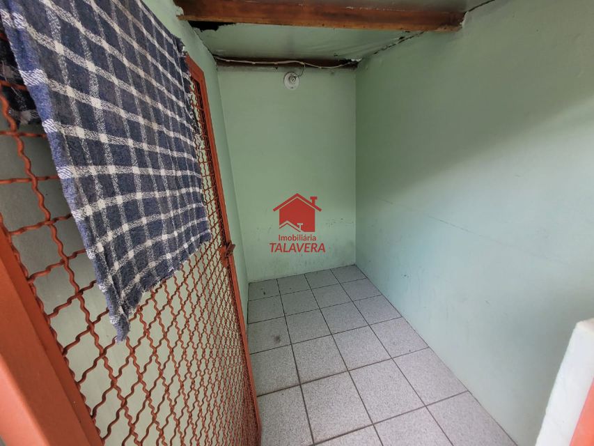 d776e26f-cbff-4a5e-a905-0b5277fa4cd6-TALAVERA CASA Santa Maria 19273 Casa Comercial para locação com 170 m² 

 Sala , Cozinha , Banheiro , Quintal .


Imovel fica bem localizado 