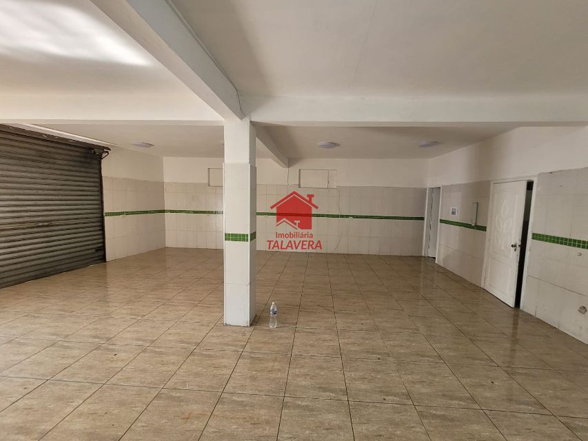 d8be43e9-8863-4e75-a237-9b99fb6a34b2-TALAVERA CASA Sao Jose 20027 Imóvel com 458m de terreno - 395m de construção

São 06 casas com tamanhos próximos (30m) com 03 cômodos. 
01 casa principal com 02 dormitórios, sala, cozinha ,área de serviço e vaga para 02 carros. Conta também com um amplo salão de aprox. 100m com banheiro.
(algumas imagens - para ter conhecimento total das casas, somente com agendamento, imóveis alugados). Excelente opção para renda.

Vamos visitar?