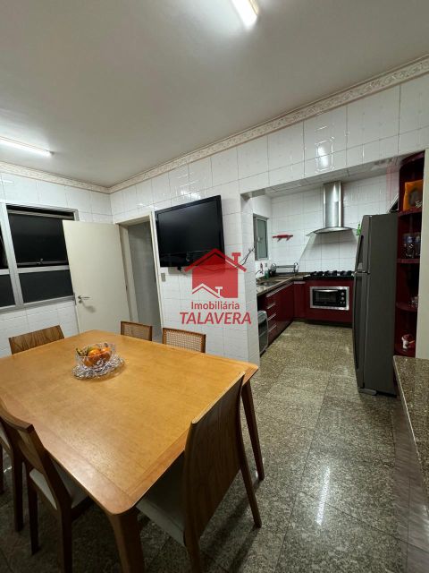 d8f4a2ee-8036-4091-9da8-1d99e6880686-TALAVERA APARTAMENTO Santa Paula 17836 Edifício Maranhão
180m²
armários planejados na cozinha e dormitórios
04 dormitórios (01 suíte)
02 banheiros
lavabo
02 vagas
Prédio com piscina e salão de festas

860 mil 
2.150,00 condomínio/média mês
3.000,00 IPTU/ano

Vamos agendar uma visita?
