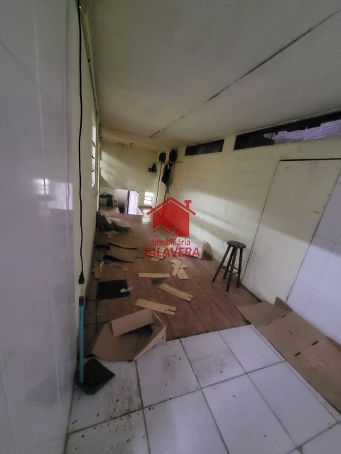 d91ed096-6d35-41a4-8bd1-3e9ec6b369cb-TALAVERA COMERCIAL Sao Jose 19482 Oportunidade Única! 

Está em busca de um ponto comercial com excelente localização e tradição? Aqui  está a chance de transformar este salão em um negocio de sucesso!

Localização Privilegiada 

Ao lado do Bar do Peixe
Em frente ao Pesqueiro Municipal de São Caetano do Sul e ao Bosque do Povo .

Destaque

Local onde funcionou ,por 32 anos a tradicional Pizzaria O Marujo, ainda mantendo o forno a lenha instalado
Salão amplo e versátil

Permite adaptação de layout conforme o projeto do interessado(dentro das limitações estabelecidas pelo proprietário)

Uso exclusivo para comercio de alimentos, fast-food e delivery
Possibilidade de desconto especial no aluguel por ate 3 meses (mediante apresentação previa de projeto de reforma e uso )

Aproveite esta fase de transição para moldar o espaço a sua maneira. Visite ainda hoje e descubra como você pode transformar este salão no seu próximo grande negocio.

entre em contato e agende sua visita.
(11) 9.9384-3032