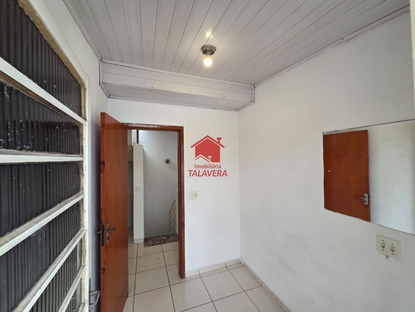 d930c37a-90e9-46c3-a707-697a44184705-TALAVERA CASA ASSOBRADADA Santa Paula 20835 Casa Assobradada  de 90m² com 01 dormitório , 01 sala,01 cozinha ,02 banheiros ,01area de serviço.

Sem Vaga de garagem 

Imóvel fica bemlocalizado

Vamos visitar?

