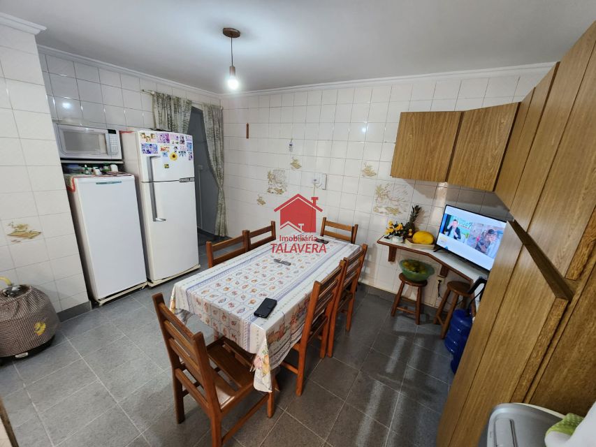 db949c9b-77f4-44db-8b32-273111e14a47-TALAVERA CASA Osvaldo Cruz 18258 Dimensões, características e localização do imóvel:

Área Construída: 240m²
Área do Terreno: 160m²
Frente: 8,00m²

Casa com 02 dormitórios (01 suíte com banheira) - sala - cozinha - banheiro social - área de serviço - quintal amplo no centro do imóvel - varanda - 02 vagas.

O imóvel conta com um comércio.

Imóvel fica próximo da rua Visconde de Inhaúma, Parque Chico Mendes, Park Shopping São Caetano e Hospital São Luiz.

Vamos visitar?
