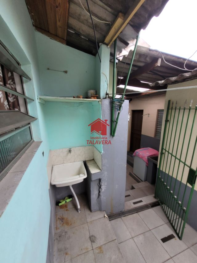 dbfa13f5-8527-40b4-962e-2dd578710e50-TALAVERA CASA Sao Jose 20014 Imóvel com 458m de terreno - 395m de construção

São 06 casas com tamanhos próximos (30m) com 03 cômodos. 
01 casa principal com 02 dormitórios, sala, cozinha ,área de serviço e vaga para 02 carros. Conta também com um amplo salão de aprox. 100m com banheiro.
(algumas imagens - para ter conhecimento total das casas, somente com agendamento, imóveis alugados). Excelente opção para renda.

Vamos visitar?