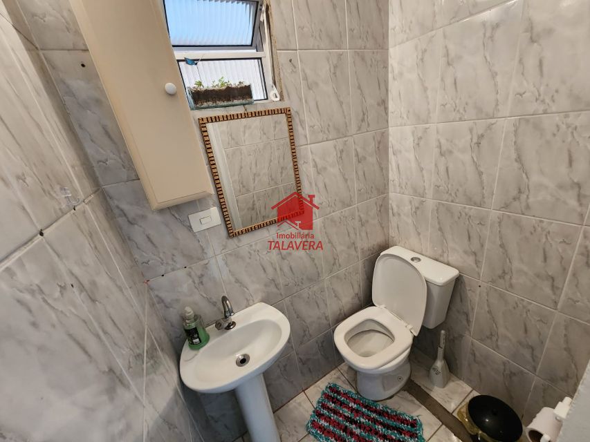 de1f81b4-955a-4a3e-84cf-cdddfbbcbf1d-TALAVERA CASA Osvaldo Cruz 18245 Dimensões, características e localização do imóvel:

Área Construída: 240m²
Área do Terreno: 160m²
Frente: 8,00m²

Casa com 02 dormitórios (01 suíte com banheira) - sala - cozinha - banheiro social - área de serviço - quintal amplo no centro do imóvel - varanda - 02 vagas.

O imóvel conta com um comércio.

Imóvel fica próximo da rua Visconde de Inhaúma, Parque Chico Mendes, Park Shopping São Caetano e Hospital São Luiz.

Vamos visitar?
