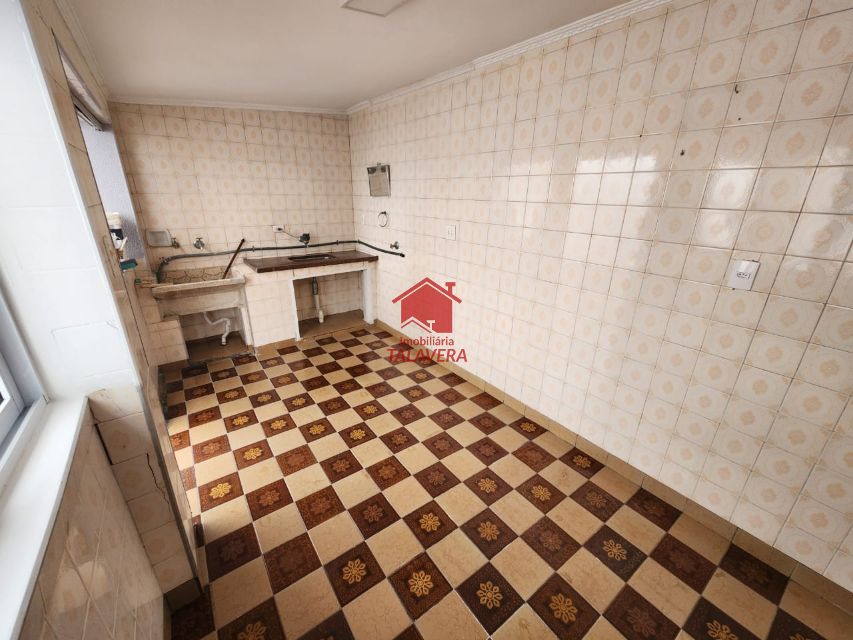 e1cf2546-5722-4d70-9470-0104e28420b9-TALAVERA CASA Osvaldo Cruz 19991 Apartamento de 260m² com 02 dormitórios, 01 sala, 01 cozinha ,02 banheiros, 01 copa ,01 área de serviço  01 quintal , 05 vagas  de garagem.

Imóvel fica próximo á Visconde de Inhauma .

Vamos visitar?

