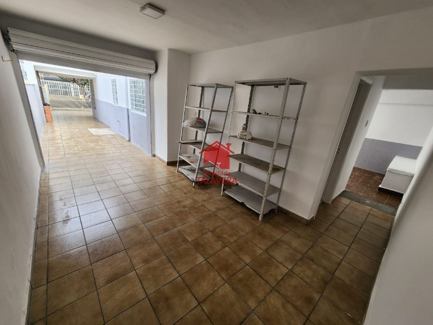 e1d5aa73-2120-4a4c-85b4-06c5e1431125-TALAVERA CASA Osvaldo Cruz 19986 Apartamento de 260m² com 02 dormitórios, 01 sala, 01 cozinha ,02 banheiros, 01 copa ,01 área de serviço  01 quintal , 05 vagas  de garagem.

Imóvel fica próximo á Visconde de Inhauma .

Vamos visitar?
