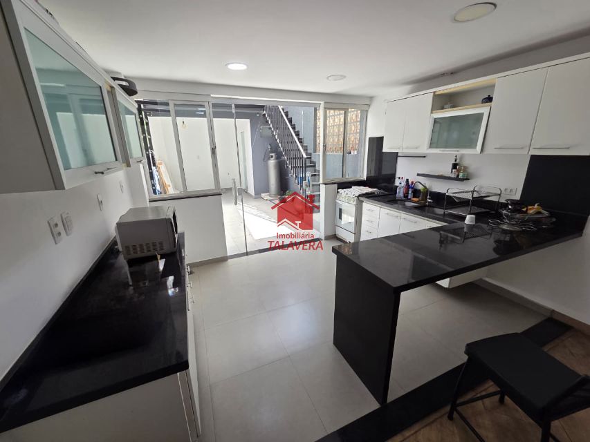 e6968186-14cd-4b3c-aa4e-c84b12b3f57b-TALAVERA CASA Osvaldo Cruz 20700 Sobrado  de 180m² com 02 dormitórios sendo 02 suítes ,01 sala para 02 ambientes, 01 cozinha conceito aberto ,01 lavabo, 01 área de serviço com quintal , dispensa  01 vaga de garagem , portão automático, ar condicionado na suite fundos, torneira com aquecimento 

Imóvel fica bem localizado .

Vamos visitar?
