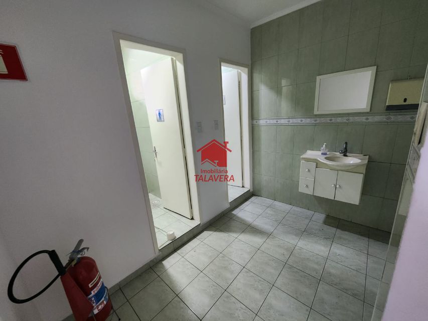 e6ff7a9b-9335-449e-a863-cd27b6c295fa-TALAVERA COMERCIAL Osvaldo Cruz 20131 Salão Comercial 

Salões Principais 80 m²

Piso Superior 
02 banheiros 
03  salas 


Piso Inferior 
130m² 

02 banheiros 
03 salas 
01 corredor aberto 

Imovel fica muito bem localizado 

Vamos Visitar 