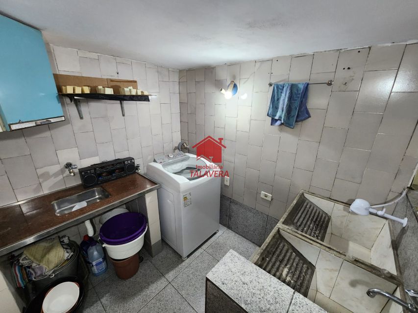 e9e1e0d2-724b-4c90-8bbf-7cbf9c6a2e76-TALAVERA CASA Osvaldo Cruz 18251 Dimensões, características e localização do imóvel:

Área Construída: 240m²
Área do Terreno: 160m²
Frente: 8,00m²

Casa com 02 dormitórios (01 suíte com banheira) - sala - cozinha - banheiro social - área de serviço - quintal amplo no centro do imóvel - varanda - 02 vagas.

O imóvel conta com um comércio.

Imóvel fica próximo da rua Visconde de Inhaúma, Parque Chico Mendes, Park Shopping São Caetano e Hospital São Luiz.

Vamos visitar?
