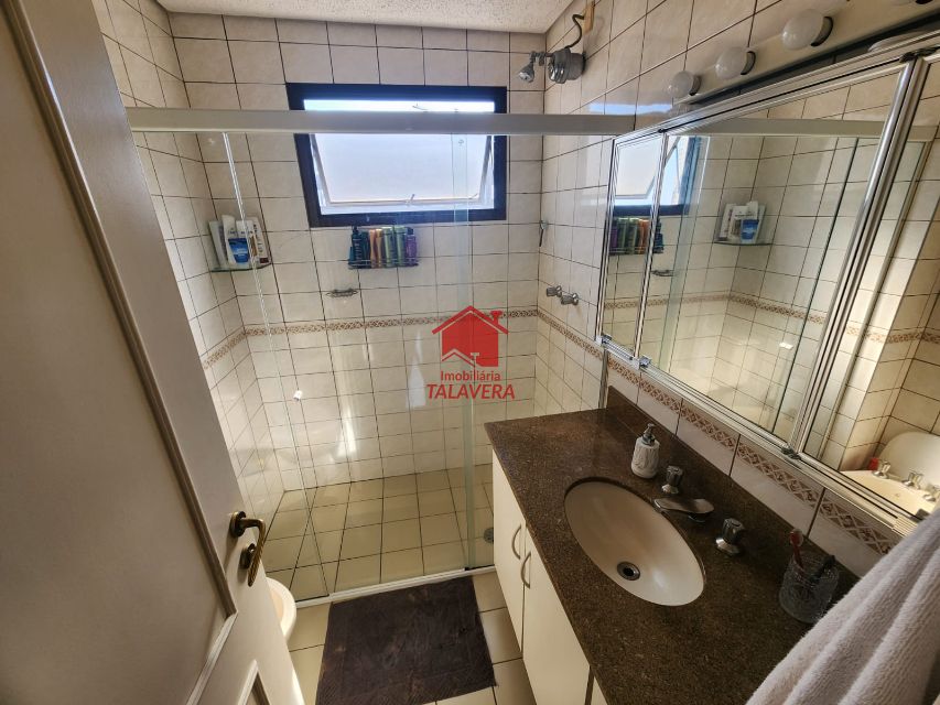 ea101fbb-a234-4d70-b94f-ba5a67761086-TALAVERA APARTAMENTO Ceramica 19716 Andar alto
Apartamento com 107m
03 dormitórios sendo 01 com suíte - sala 02 ambientes com sacada - cozinha - 02 banheiros - área de serviço - 02 vagas. Prédio com elevador, salão de festas e piscina. 