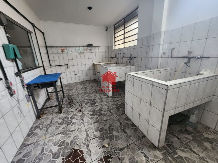 eb0285b6-f5e3-4ce3-8f98-1652571a9726-TALAVERA COMERCIAL Osvaldo Cruz 20117 Salão Comercial 

Salões Principais 80 m²

Piso Superior 
02 banheiros 
03  salas 


Piso Inferior 
130m² 

02 banheiros 
03 salas 
01 corredor aberto 

Imovel fica muito bem localizado 

Vamos Visitar 