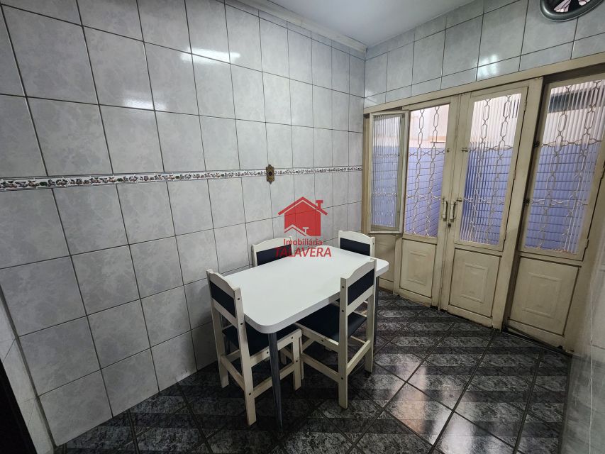 eb18063e-c23c-436b-9f77-c94e70c164d6-TALAVERA CASA Santa Paula 19944 Casa para venda com sala, 02 dormitórios, 02 banheiros, cozinha, área de serviço, quintal e 02 vagas.

141,36m terreno
184,00m construção

Vamos visitar?