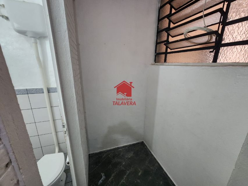 eb493bfe-94d3-4b41-afd6-e6046fd1777f-TALAVERA APARTAMENTO Santo Antonio 19167 Kit Net no Bairro Santo Antonio 

01 Dormitório, 01 cozinha ,01 banheiro 

Sem vaga de garagem

Aluguel: 850,00

Iptu: 29,98

Rateio :110,00

Tx Lixo: 19,65



