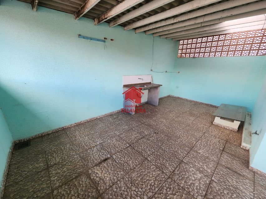 eca61b32-a4fb-491e-9bdd-e0c96b7831b5-TALAVERA SOBRADO Osvaldo Cruz 19213 02 dormitórios - 01 sala com 02 ambientes - cozinha - banheiro social - lavabo - área de serviço - laje com 25m² - 01 vaga.