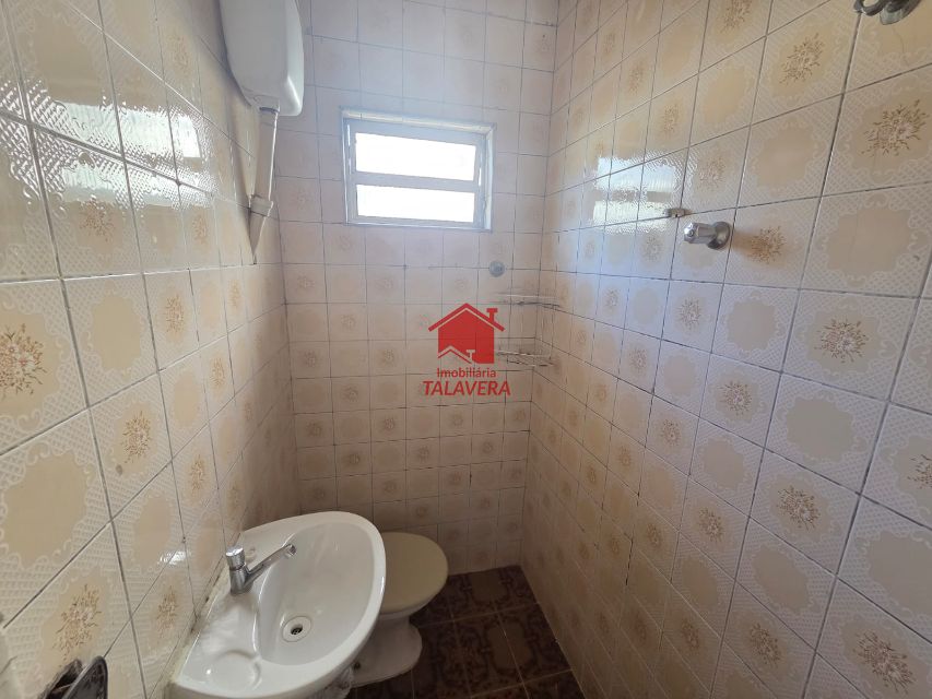 ee60ef39-3aa9-42c4-9497-51888022695d-TALAVERA CASA Santa Maria 20377 01 Dormitório , 01 sala ,01 cozinha ,01 área de serviço 


Agua divide por pessoa 

Luz individual 

Imovel fica bem localizado 



Vamos Visitar ?
