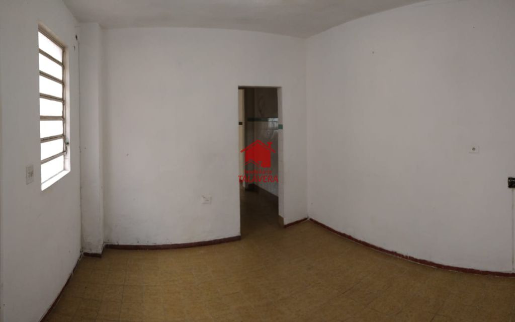 f18a8105-56fc-4293-9e7b-92338e8d7dd6-TALAVERA TERRENO Santa Paula 9544 Casa/Terreno Com Muitas Possibilidades!
O imóvel encontra-se em um local privilegiado. Com fácil acesso a Rua Rio Grande do Sul, Rua Espirito Santo e Rua São Paulo. Acesso fácil e rápido para São Paulo, São Bernardo do Campo e Santo André. Diversas opções de comércios como farmácias, lojas, perfumarias, padarias e muito mais.

A região é ótima para você que busca praticidade, segurança e entretenimento, agende já uma visita!

Principais características:
Terreno fundo - localização impecável - várias possibilidades no terreno - acesso ao comércio

Dimensões e características do Imóvel:
Área do Terreno: 220m²
Frente: 5,50m²
Fundos: 40,00m²
Terreno com casa antiga de 03 cômodos e salão de 30m² todo plano.

Vamos visitar?
05/04/2022