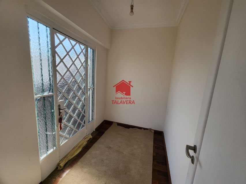 f25bbef1-a903-4e8c-bc0f-b8cde06fd059-TALAVERA SOBRADO Ceramica 19344 03 dormitórios (01 suíte) - sala 02 ambientes - cozinha planejada - 02 banheiros - lavabo - churrasqueira - despensa - área de serviço com dormitório e banheiro, 02 vagas.