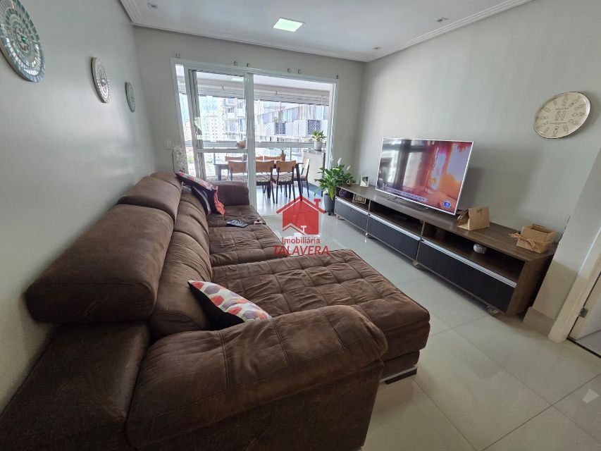 f4197fcc-bbb6-427e-b741-5181ec58f983-TALAVERA APARTAMENTO Santo Antonio 20347 Apartamento de 107m² com 03 dormitórios sendo 01 suite e planejados  01 sala para 02 ambientes sacada gourmet  01 cozinha ,01 banheiro social, lavabo , 01 área de serviço.02 vagas de garagem . Predio com lazer completo, piscina aquecida 

Imóvel fica bem localizado .

Vamos visitar?
