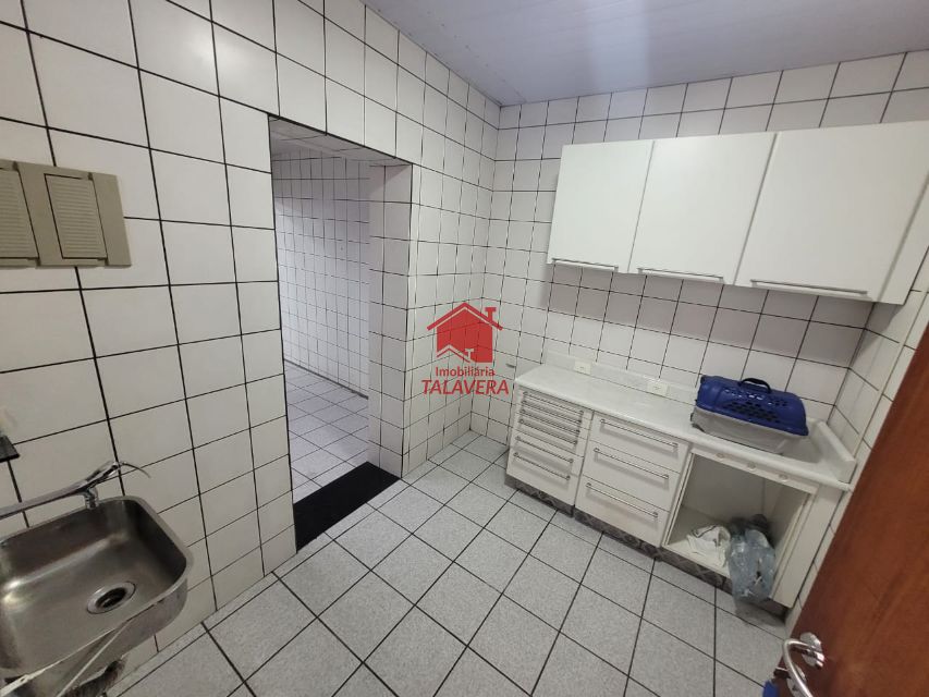 f74fc2fd-fc01-428b-8d50-3510e7faa89b-TALAVERA CASA Santa Maria 19278 Casa Comercial para locação com 170 m² 

 Sala , Cozinha , Banheiro , Quintal .


Imovel fica bem localizado 