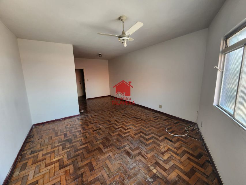 f7683c66-ee9d-4eaa-9ce8-9935a6755dba-TALAVERA APARTAMENTO Osvaldo Cruz 18817 Apartamento  com 03 dormitórios, 01 sala ,01 cozinha , 01 banheiro social, 01 área de serviço , sem vaga de garagem 

Imóvel fica bem localizado .

Vamos visitar?
