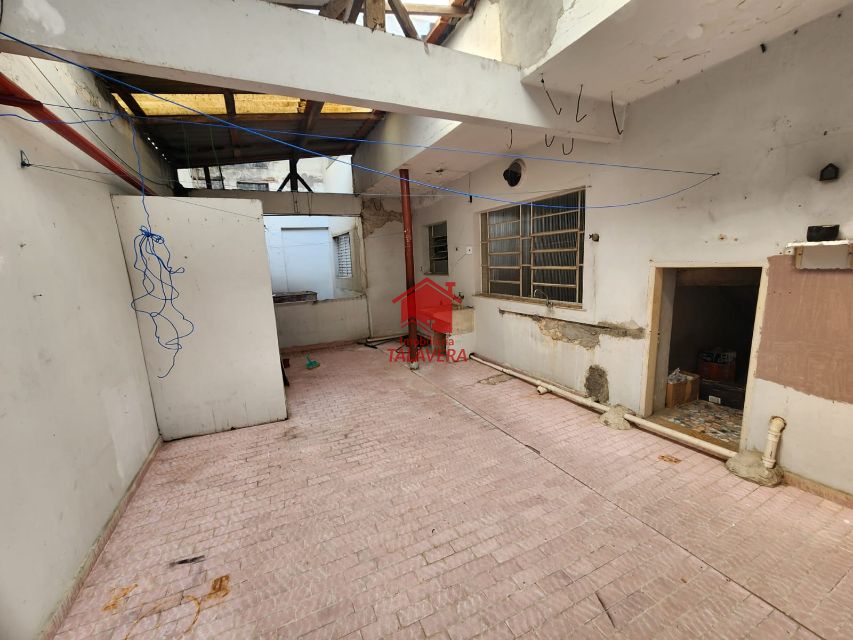 f8db56c3-82e8-4cd1-9ee9-b37da2dad40a-TALAVERA APARTAMENTO Osvaldo Cruz 18812 Apartamento  com 03 dormitórios, 01 sala ,01 cozinha , 01 banheiro social, 01 área de serviço , sem vaga de garagem 

Imóvel fica bem localizado .

Vamos visitar?
