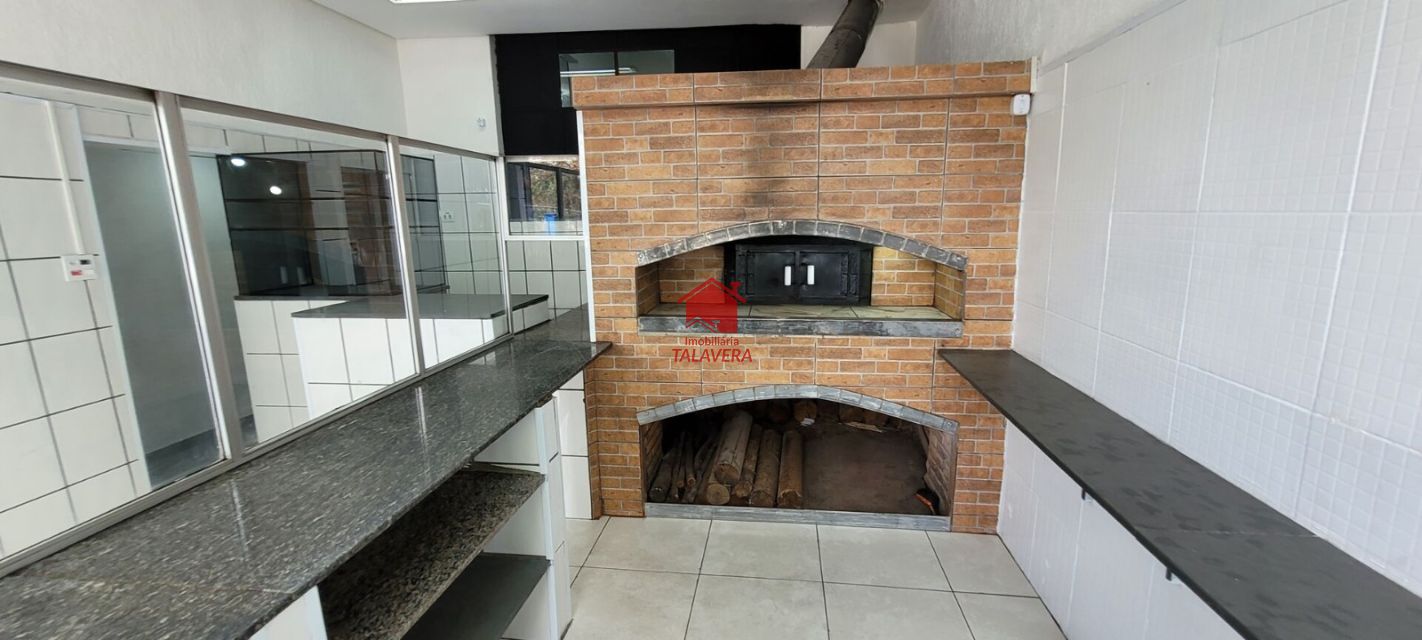 f91a65a0-de9f-43f0-b2e2-82523a1ec7ac-TALAVERA COMERCIAL Sao Jose 19974 Oportunidade Única! 

Imóvel Comercial para Locação – Vila São José

Já pensou em assumir um ponto histórico da cidade e transformá-lo em um negócio de alto potencial?

Este imovel comercial de 90 m² foi por mais de 33 anos a tradicional Pizzaria O Marujo, a primeira da Vila São José, localizada ao lado do famoso Bar do Peixe (desde 1963)

O imóvel abrigou a Pizzaria O Marujo (1992–2024), referência para milhares de clientes.
Décadas de tradição em um endereço de alto fluxo e reconhecimento.
Localização privilegiada: ao lado de um dos bares mais conhecidos da região e grande sao paulo
Estrutura diferenciada, pronta para operar no modelo similar a dark kitchen, otimizando espaço e reduzindo custos.

Otima localização 

Vamos Visitar ?

