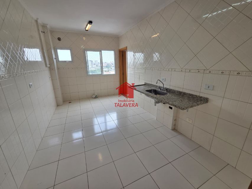 f966743b-79be-49ae-b37e-93172275ac38-TALAVERA COBERTURA Ceramica 21091 Cobertura de 220m² com 04 dormitórios sendo 01 suite, 01 sala para 02 ambientes, 01 cozinha ,02 banheiro social, 01 área gourmet ampla , 01 dispensa,01 area de serviço, 03 vagas de garagem. Prédio com elevador e salão de festas com churrasqueira.



Imóvel fica bem localizado .

Vamos visitar?

