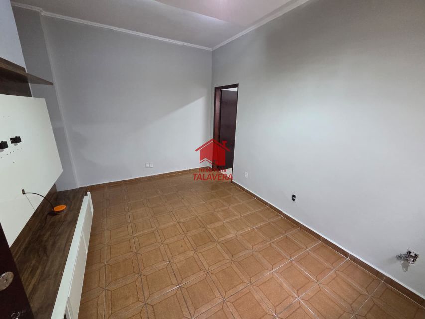 fad52ad3-3caa-4ad2-8515-c86269bfbd24-TALAVERA CASA Ceramica 20716 Térrea de 150m² com 03 dormitórios sendo 01 suíte , 01 sala, 01 cozinha ,01 banheiro social, 01 área de serviço com churrasqueira, 02 vagas de garagem 

Imóvel fica bem localizado 

Vamos visitar?

