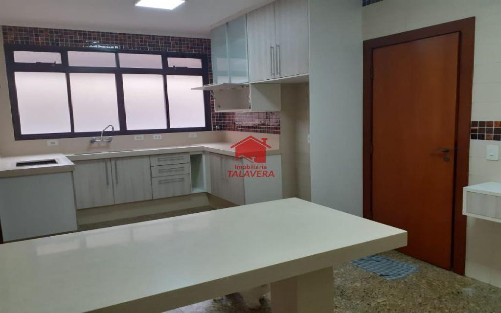 TALAVERA APARTAMENTO Santo Antonio 6020 APARTAMENTO 230m², 04 dormitórios com 02 suítes, 05 w.cs, 01 sala ampla, varanda com vidro e cortina, 01 cozinha com ilha, 01 área de serviço, 01 dormitório de empregada e 02 vagas grandes para carro.