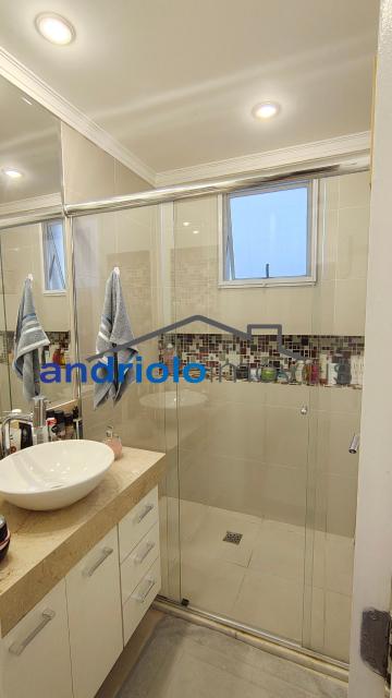 Apartamento sofisticado e mobiliado com requinte em condomínio fechado, ideal para quem busca conforto, praticidade e excelente localização. Com ambientes amplos, modernos e muito bem distribuídos, o imóvel oferece varanda gourmet , churrasqueira a carvão, terraço gourmet e ar-condicionado na varanda, sala e suite.
São 3 dormitórios, todos suítes, além de closet, escritório, lavabo, ampla sala de jantar e estar aconchegantes para receber familiares e amigos com muito estilo. A cozinha conta com armários planejados, área de serviço funcional.
O apartamento possui 2 vagas cobertas, depósito no subsolo e está localizado em andar alto.
O condomínio oferece infraestrutura completa com portaria 24 horas, piscina, sauna, salão de festas, salão de jogos, quadra poliesportiva, enfim lazer completo.
Localização privilegiada, próximo a shopping centers, escolas, transporte público e importantes vias de acesso.