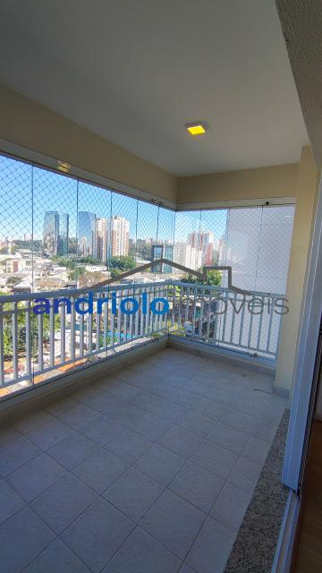  Apartamento residencial com 121m², localizado na Rua Carreiro de Pedra, nº 111, em condomínio completo e com excelente infraestrutura. O imóvel conta com 3 dormitórios, sendo 1 suíte, 3 banheiros, lavabo, 2 salas amplas, cozinha com armários, área de serviço. Possui armários embutidos, closet e um agradável terraço gourmet com churrasqueira.Ar condicionado na suite e sala.

O condomínio oferece lazer e segurança, com portaria, segurança patrimonial, piscina, academia, salão de festas, salão de jogos, sauna, playground e quadra poliesportiva. Conta ainda com gerador e 2 vagas de garagem cobertas rotativas.

Localização privilegiada, próxima a comércios, escolas, transporte público e principais vias de acesso, proporcionando praticidade e qualidade de vida.