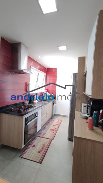 Este belíssimo apartamento residencial de 154m² oferece ambientes amplos, bem distribuídos e infraestrutura completa para toda a família.
O imóvel conta com 4 dormitórios, sendo 3 suítes. Um dos dormitórios foi adaptado para uma aconchegante sala de TV ou ate mesmo para receber visitas, proporcionando ainda mais conforto e versatilidade aos ambientes. Possui amplo closet, lavabo, 5 banheiros, sala de jantar e uma maravilhosa varanda gourmet com churrasqueira a carvão, ideal para receber amigos e familiares.
Conta ainda com ar-condicionado de primeira linha, recentemente substituído, garantindo maior eficiência, conforto térmico e modernidade ao imóvel. Além disso, possui armários embutidos, armários de cozinha, área de serviço, WC de empregada, cozinha funcional.
O condomínio oferece lazer completo, segurança e comodidade para toda a família:
O imóvel possui 2 vagas cobertas de garagem, com fácil acesso às principais vias da região, próximo a shopping centers, escolas e transporte 