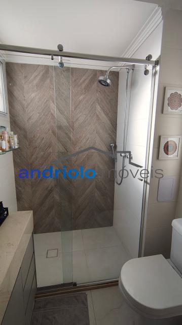 Maravilhoso apartamento em condomínio clube. Localizado na zona sul de São Paulo na Rua do Carreiro de Pedra. Apartamento com 121m², Reformado totalmente. Com 3 Dormitórios sendo 1 suíte, 2 Banheiros, 1 Sala, Lavabo, Cozinha, Sala de Jantar, Area de Serviço, Armários planejados, Closet, Escritório, cozinha conceito aberto, Fechadura eletrônica nas duas portas principais, Varanda gourmet, Churrasqueira, 2 vagas na garagem. Área comum com Piscinas sendo uma aquecida, playground, quadra poliesportiva, sala de ginástica, salões de festa, sauna, salão de jogos, brinquedoteca, bicicletário, assessoria esportiva. Condomínio com segurança patrimonial, elevadores, gerador, 2 portarias sendo uma de serviço e outra social, segurança e monitoramento por câmeras. Consumo de gás individualizado. Garantias Aceita para a locação: Seguro fiança ou titulo de capitalização a ser ofertado e analisado.
Não é permitido PET.