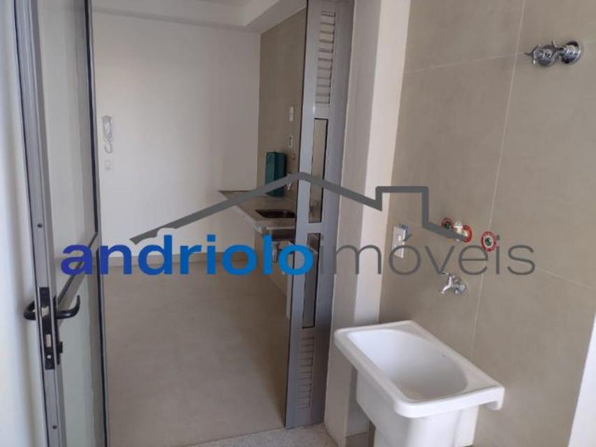 Condomínio Hi View Alto da Boa Vista.
Rua Coronel Luiz Barroso, 566.  
-95,85 metros.
-1 suíte com sacada.
-1 dormitório.
-1 lavabo.
-Total de 3 banheiros.
-5 elevadores por andar. Sendo 3 elevadores no Hall desta unidade.
-1 vaga de garagem livre. Não precisa de manobrista.
-Lazer completo.
-Sol da manhã.
-Pé direito duplo no Hall Social na entrada do Condomínio.
-11° andar.
-Vista para Granja Julieta, Parque Severo Gomes e Av Engenheiro Luiz Carlos Berrini.
-7 minutos a pé do metrô Adolfo Pinheiro, distância de 550 metros.
-9 minutos a pé do metrô Alto da Boa Vista, distância de 650 metros.
-IPTU R$ 146,46
-Condomínio R$ 611,28
-Implantação do sistema de segurança R$ 214,43