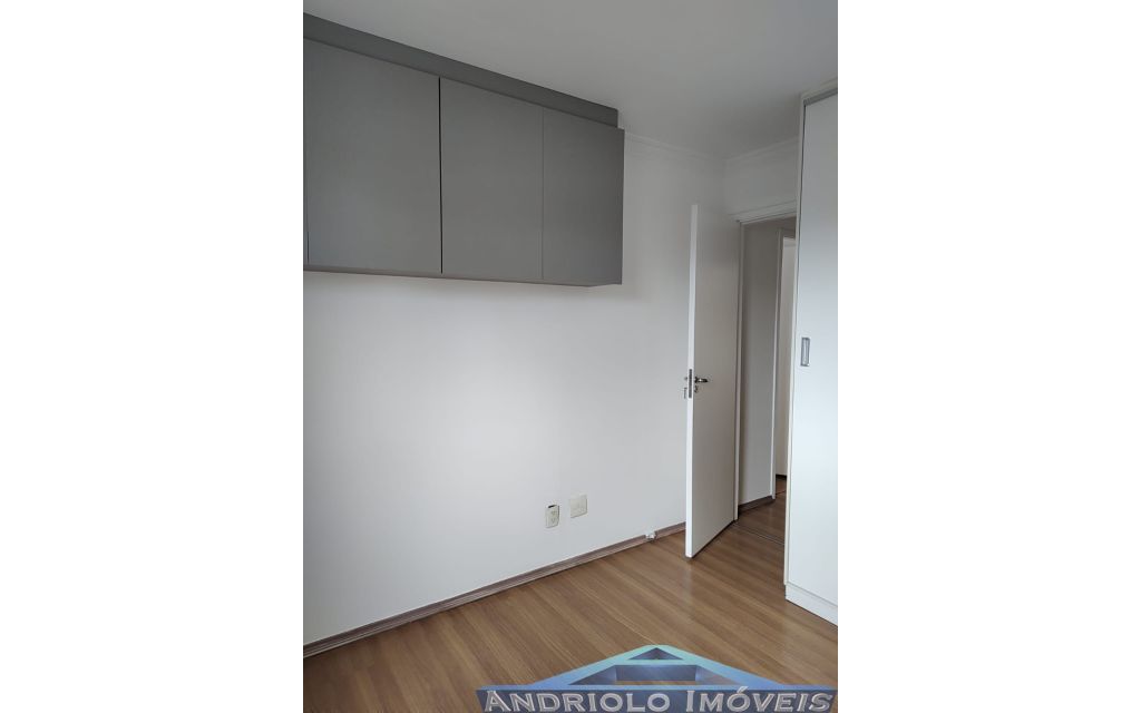  Apartamento residencial com 121m², localizado na Rua Carreiro de Pedra, nº 111, em condomínio completo e com excelente infraestrutura. O imóvel conta com 3 dormitórios, sendo 1 suíte, 3 banheiros, lavabo, 2 salas amplas, cozinha com armários, área de serviço. Possui armários embutidos, closet e um agradável terraço gourmet com churrasqueira.

O condomínio oferece lazer e segurança, com portaria, segurança patrimonial, piscina, academia, salão de festas, salão de jogos, sauna, playground e quadra poliesportiva. Conta ainda com gerador e 2 vagas de garagem cobertas rotativas.

Localização privilegiada, próxima a comércios, escolas, transporte público e principais vias de acesso, proporcionando praticidade e qualidade de vida.