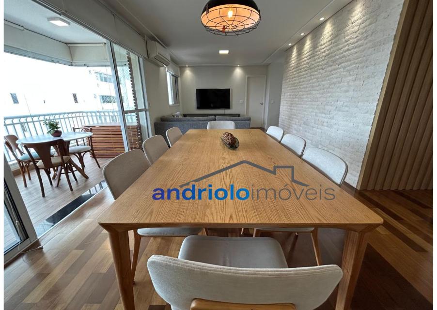 Apartamento à venda com 121m², localizado na Rua Carreiro de Pedra, nº 111, em condomínio fechado com excelente infraestrutura e segurança.

O imóvel conta com 3 dormitórios, sendo 1 suíte, 4 banheiros, lavabo, 2 salas amplas, cozinha com armários, área de serviço, escritório e ar-condicionado. Possui armários embutidos, varanda, sacada e um excelente terraço gourmet com churrasqueira, ideal para receber amigos e família.

O condomínio oferece lazer completo, com portaria 24h, segurança patrimonial, piscina, academia, salão de festas, salão de jogos, sauna, playground e quadra poliesportiva. Torre com 23 andares, sendo 4 unidades por andar. Conta ainda com 2 vagas de garagem cobertas.

Localização privilegiada, próxima a shoppings, escolas, transporte público e principais vias de acesso, proporcionando comodidade e fácil deslocamento.

Aceita financiamento e uso de FGTS.
