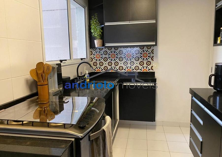 Ótimo apartamento com 121 m², localizado em uma das regiões mais valorizadas da Granja Julieta, na Rua do Carreiro de Pedra, 111, em condomínio clube com infraestrutura completa, segurança e fácil acesso às principais vias da cidade.
O imóvel possui uma planta muito bem distribuída, com 3 dormitórios, sendo 1 suíte com closet, escritório, amplas salas de estar e jantar integradas, lavabo, 4 banheiros, cozinha planejada com armários, despensa, área de serviço, com ar condicionado.
A varanda gourmet com churrasqueira é perfeita para receber amigos e familiares, oferecendo um ambiente aconchegante e funcional.

Além dos armários planejados na cozinha e dormitórios.
O imóvel conta ainda com 2 vagas de garagem cobertas.